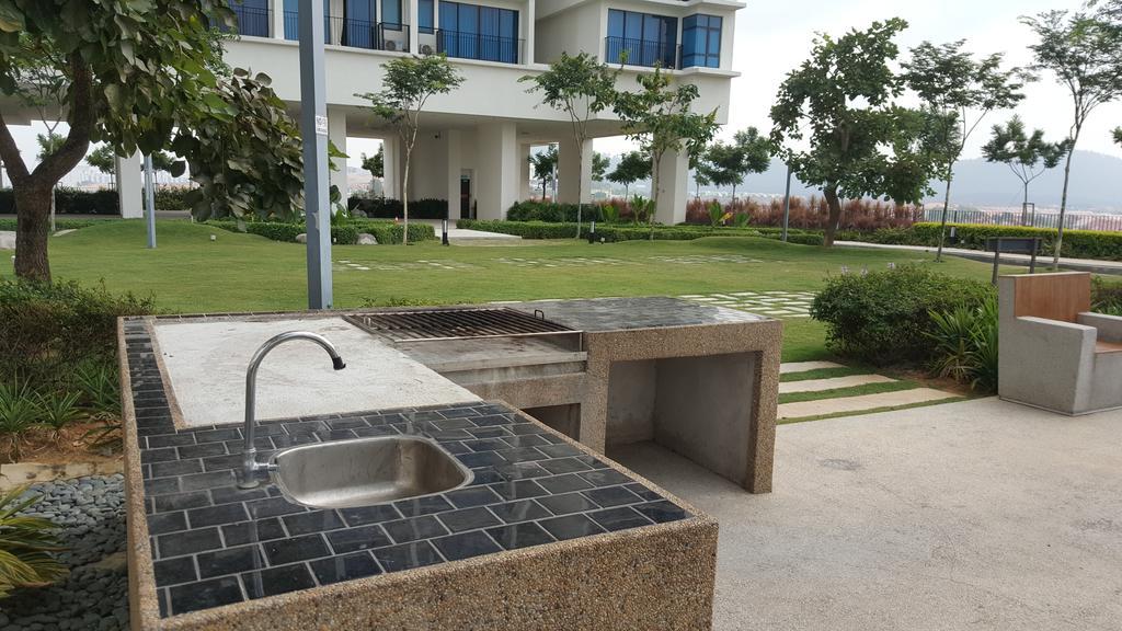 Zen @ Trefoil Setia Alam Apartment *